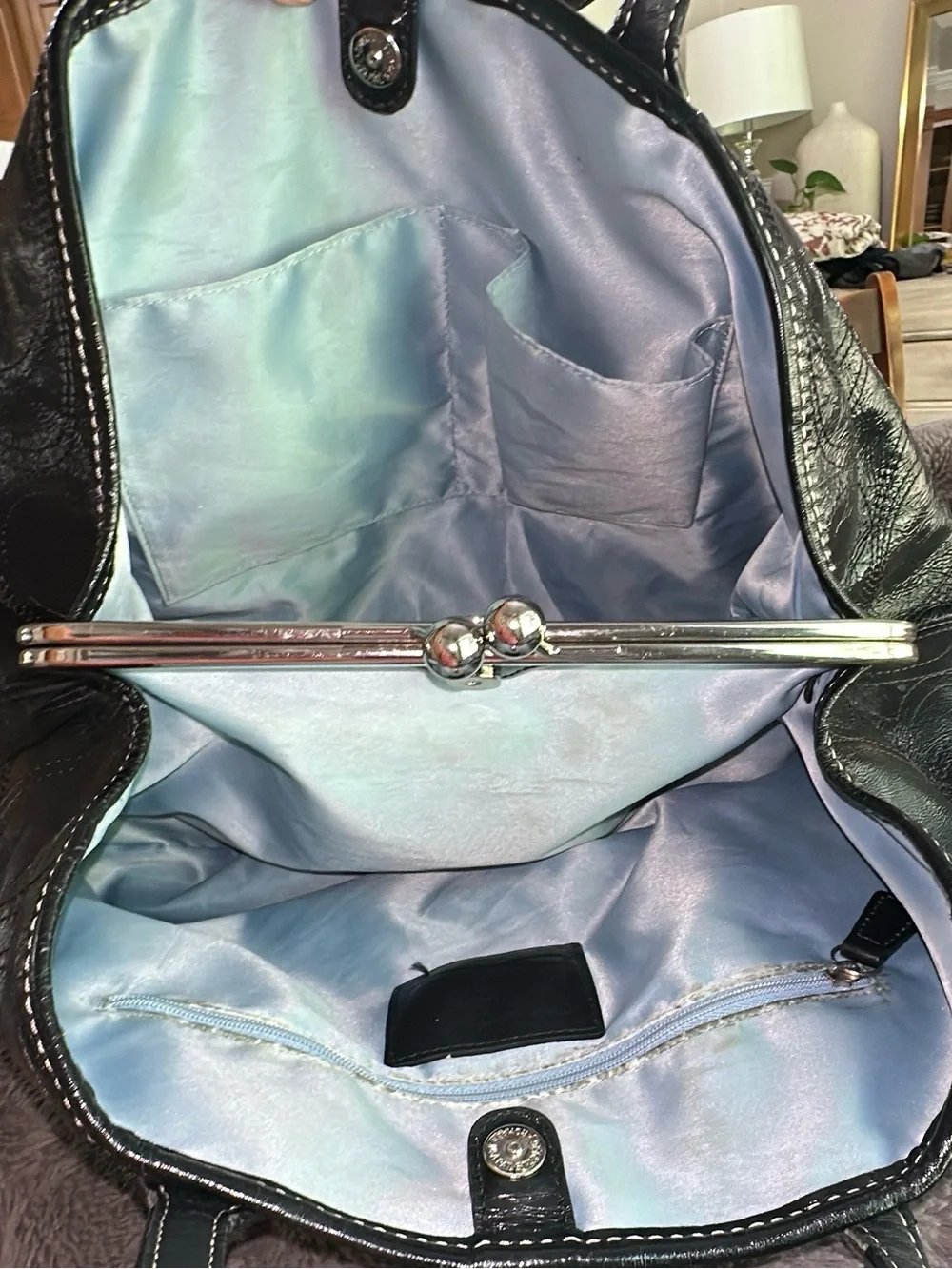 COACH Black Patent Leather F15658 purse/handbag. (Bags22)